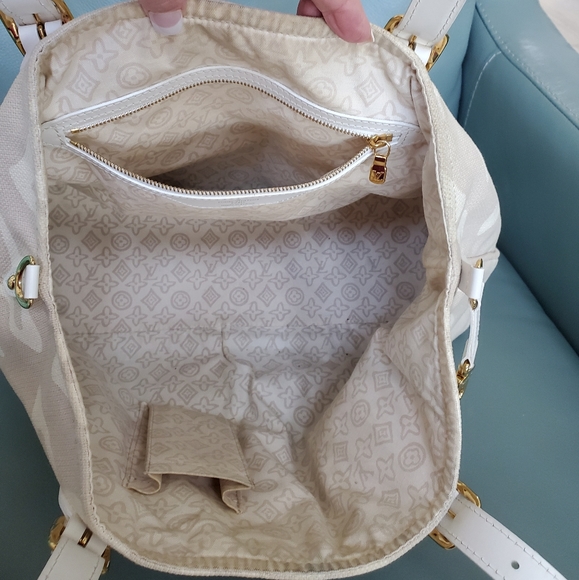 Louis Vuitton - Picture 2 of 10